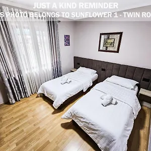 sunflower-rooms.hotels-in-tirana.com/
